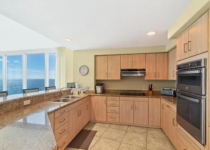 Island Tower 903 Apartment *