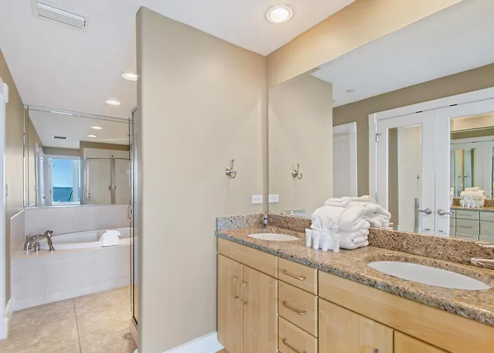 Apartment Island Tower 903